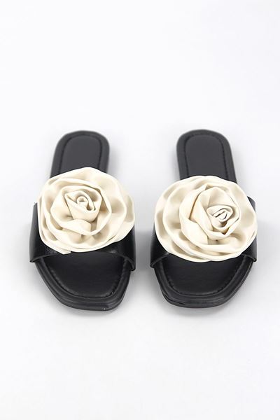 Velrosa Siyah Rugan El Yapımı Beyaz Gül Detaylı Kadın Terlik