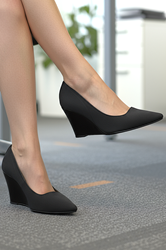 Perla Esnek Yumuşak Kaymaz Taban (8 cm) Kadın Dolgu Topuk  Siyah Süet Ayakkabı