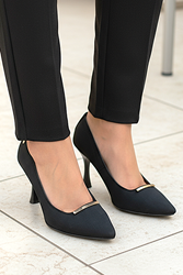 Arina Esnek Yumuşak Kaymaz Taban (8 cm) Siyah Süet İnce Çubuk Toka Kadın Topuklu Ayakkabı