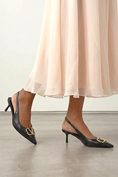 Liselotte Esnek Yumuşak Kaymaz Taban (4 cm) Siyah Cilt Açık Lastikli V Toka Kadın Topuklu Ayakkabı