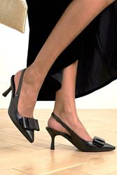 Rivva Esnek Yumuşak Kaymaz Taban (4 cm) Siyah Cilt Açık Lastikli Köşe Fiyonk Kadın Topuklu Ayakkabı