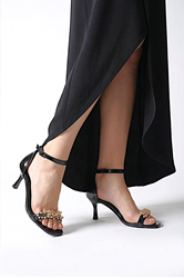 Pearl Esnek Yumuşak Kaymaz Taban (4 cm) Siyah Rugan El Yapımı Altın Boncuk Detaylı Kadın Topuklu Ayakkabı