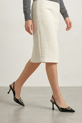 Aurelia Esnek Kaymaz Taban Siyah Rugan (8 cm)  Altın V Toka Detaylı Kadın Topuklu Ayakkabı